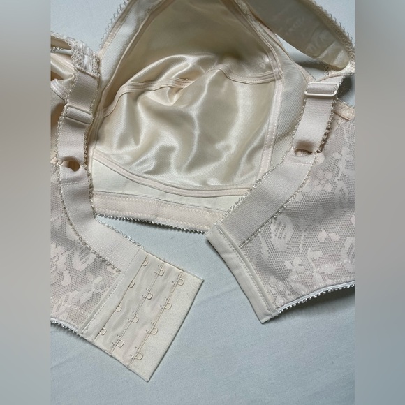 Playtex Womens 18 Hour Bra 36DD Original Comfort Strap Wire-Free #4693 Natural - Picture 9 of 15